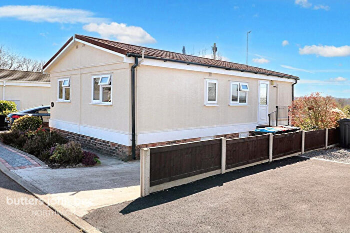 2 Bedroom Park Home For Sale In Warrington Road, Northwich, CW8