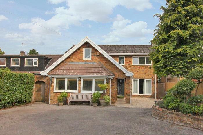 5 Bedroom Detached House To Rent In Chalfont Road, Seer Green, HP9