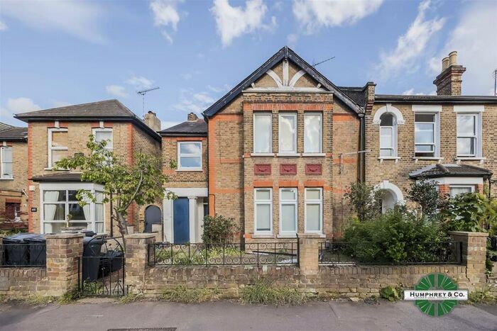 1 Bedroom House To Rent In Cleveland Road, South Woodford, E18