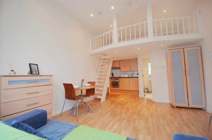 Studio To Rent In Castletown Road, West Kensington, W14