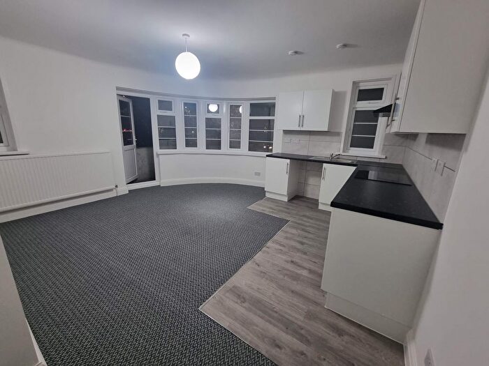 3 Bedroom Flat To Rent In Lemna Court, Lemna Road, Leytonstone, London, E11