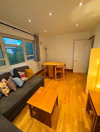 3 Bedroom Flat To Rent In Clapham Road, London, SW9