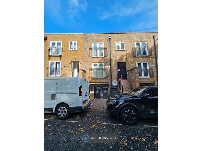 2 Bedroom Maisonette To Rent In Liston Road, London, N17
