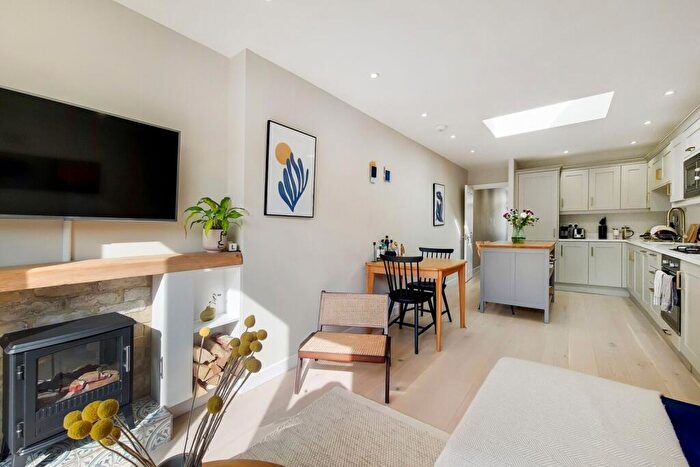 2 Bedroom Terraced House To Rent In Kirkwood Road, Peckham, London, SE15