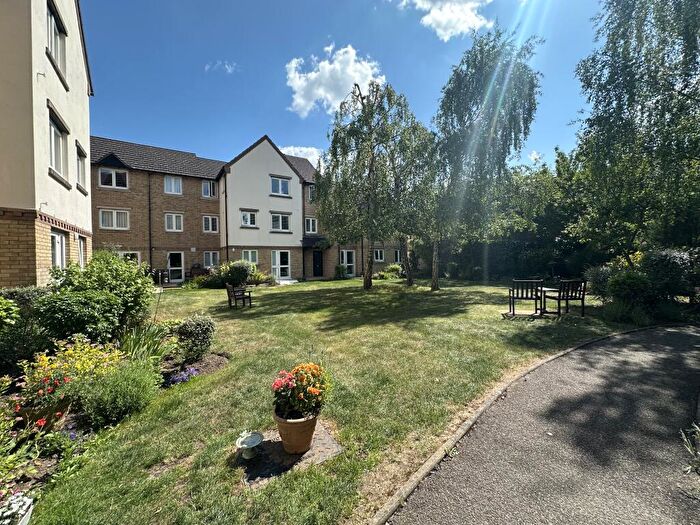 2 Bedroom Flat For Sale In Haig Court, Cambridge, CB4