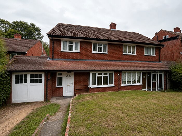 4 Bedroom Link Detached House To Rent In Jasper Road, Southwark, London, SE19