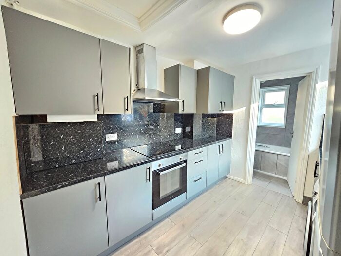 2 Bedroom Flat To Rent In Paget Rise, London, SE18