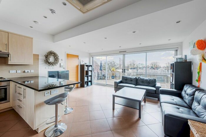 3 Bedroom Flat To Rent In Amherst Road, London, W13