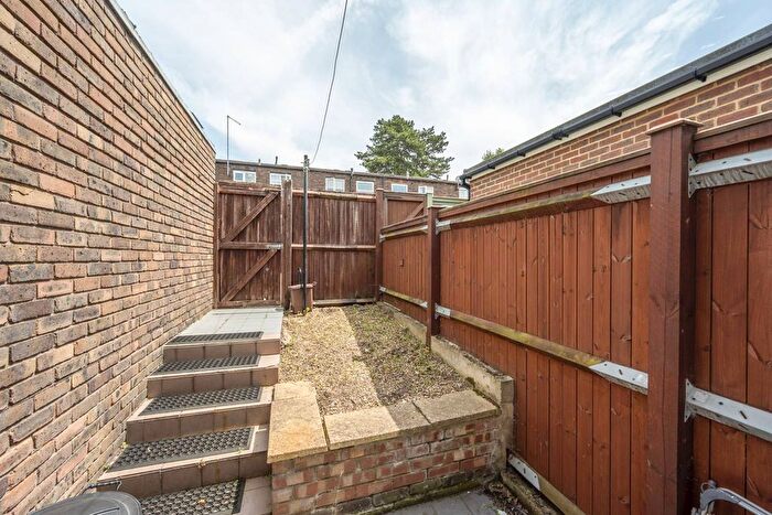 3 Bedroom Flat To Rent In Arabella Drive, Putney, London, SW15
