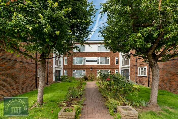 2 Bedroom Flat To Rent In New Wanstead, London, E11