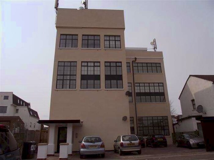 3 Bedroom Flat To Rent In Carnnavan Road, E18