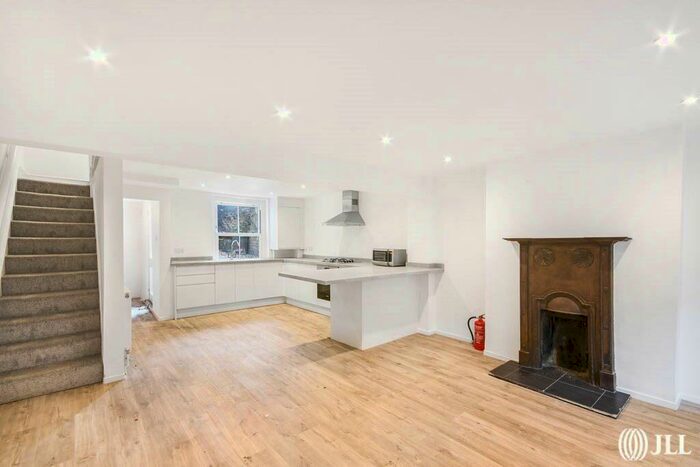 4 Bedroom Terraced House To Rent In Kennington Lane London, SE11