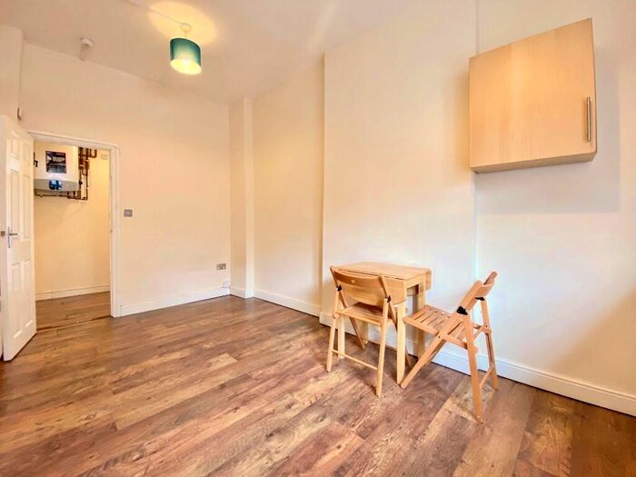 Studio To Rent In High Road, London, NW10