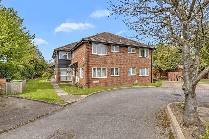 2 Bedroom Maisonette For Sale In Linley Crescent, Romford, RM7