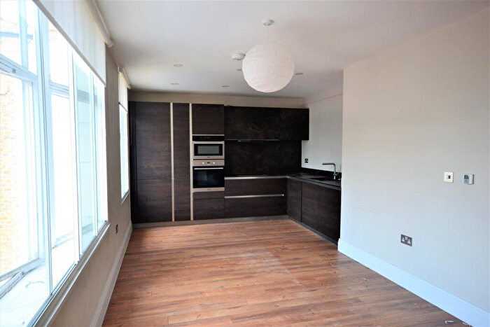 2 Bedroom Flat To Rent In Stoke Newington High Street, London, N16
