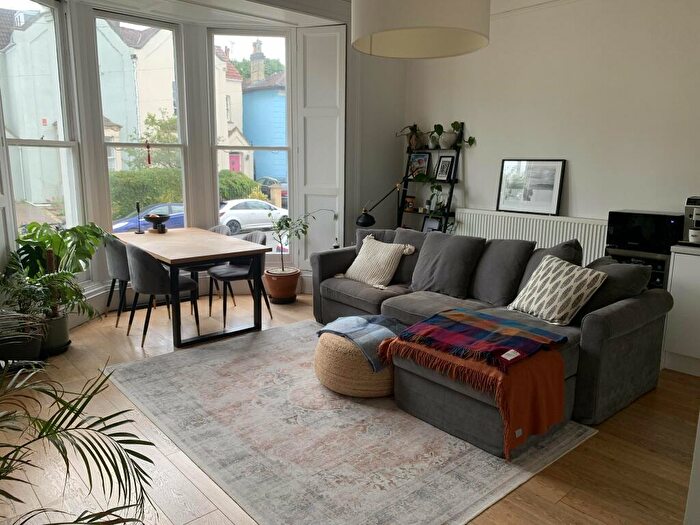 2 Bedroom Flat To Rent In Wellington Park, Clifton, BS8