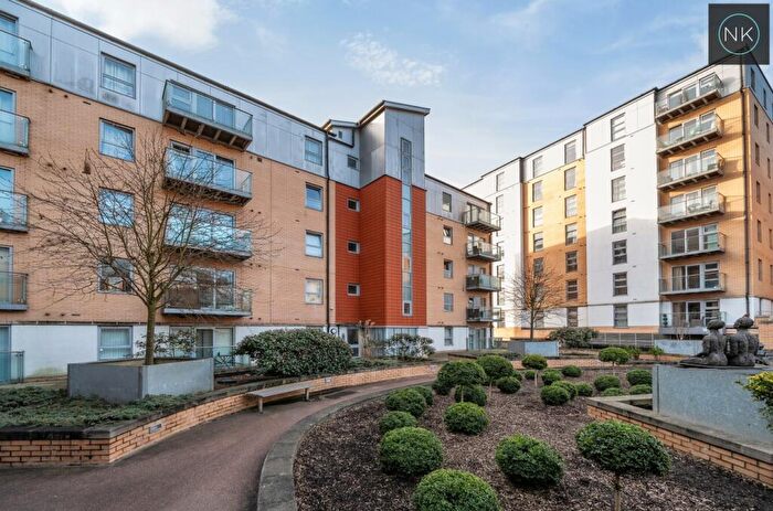 2 Bedroom Apartment For Sale In Ivory Court, Queen Mary Avenue, South Woodford, London, E18