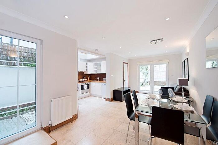 2 Bedroom Flat To Rent In Gff, , Warriner Gardens, London, SW11