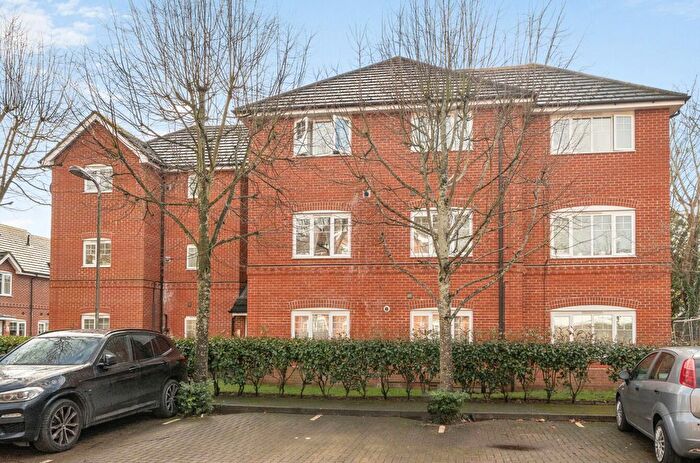 2 Bedroom Flat For Sale In Ashdene Gardens, Reading, Berkshire, RG30
