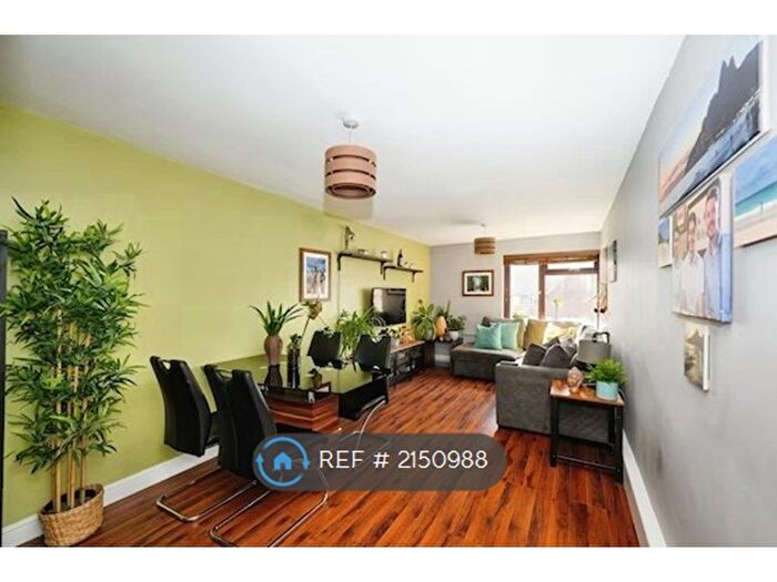 2 Bedroom Flat To Rent In Orchard Avenue, Brentwood, CM13