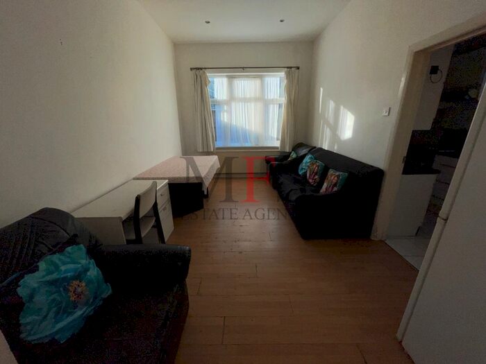4 Bedroom Flat To Rent In North Road, Southall, UB1