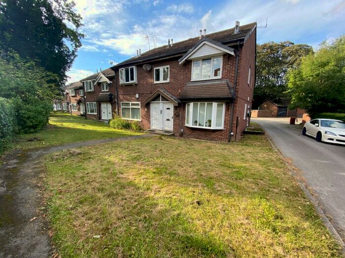 2 Bedroom Flat To Rent In Wycliffe Drive, Leeds, West Yorkshire, LS17