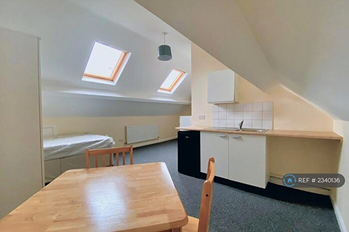 Studio To Rent In Willesden Green, London, NW2