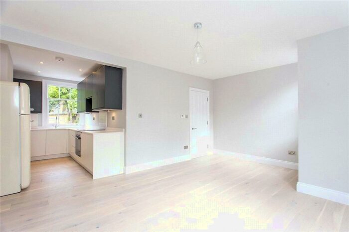 2 Bedroom Apartment To Rent In Middle Lane, London, N8