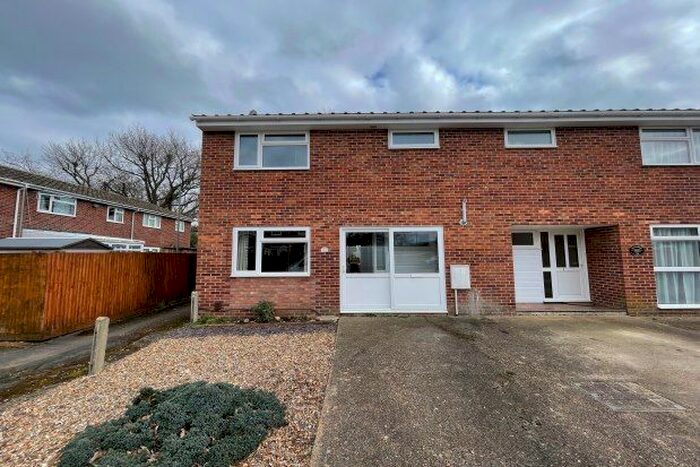 3 Bedroom End Of Terrace House To Rent In Wetherby Gardens, Southampton, SO40