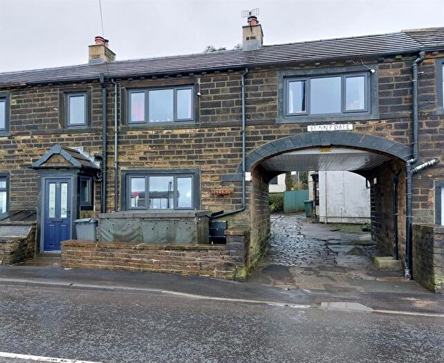 3 Bedroom Cottage For Sale In Sunny Dale, Denholme, Bradford, BD13