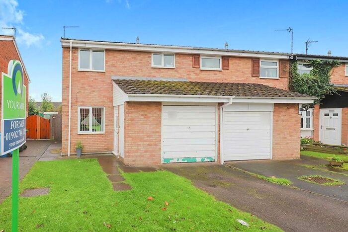 3 Bedroom Semi-Detached House To Rent In Severn Drive, Wolverhampton, West Midlands, WV6