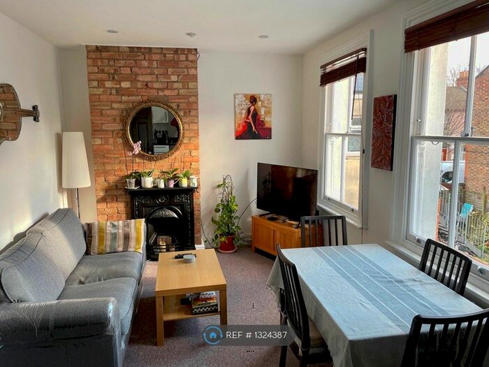 2 Bedroom Flat To Rent In Hove Avenue, London E17