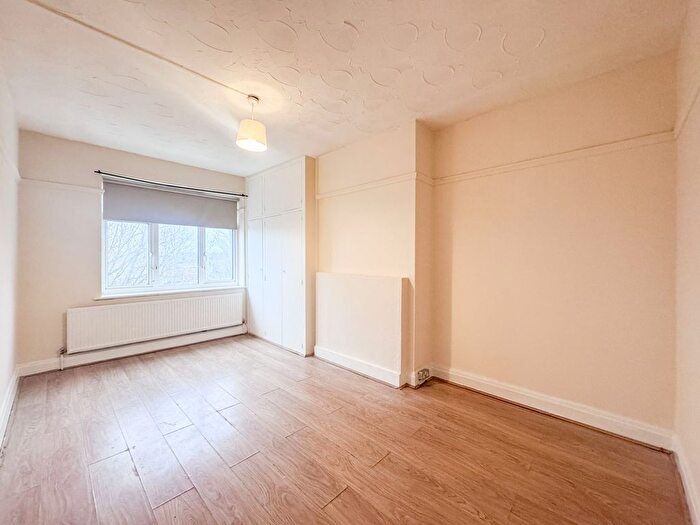 2 Bedroom Flat To Rent In Nether Street, London, N3