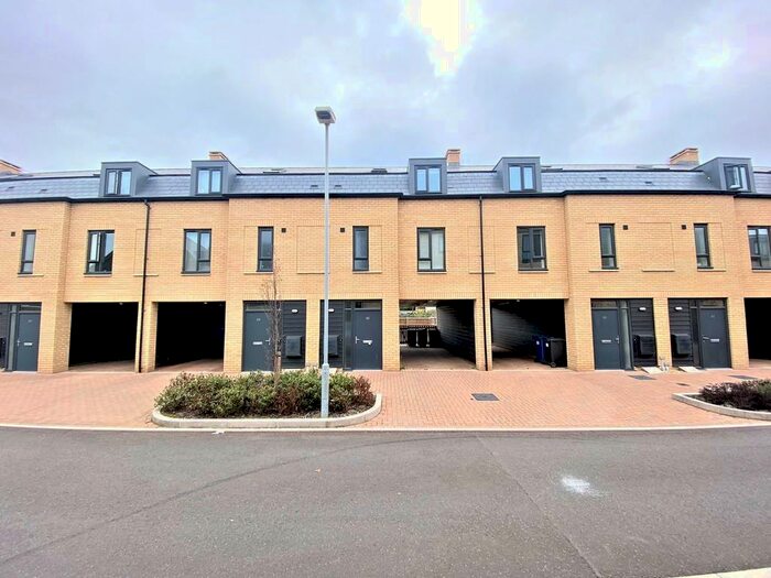 3 Bedroom Town House To Rent In Drovers Place, Huntingdon, PE29