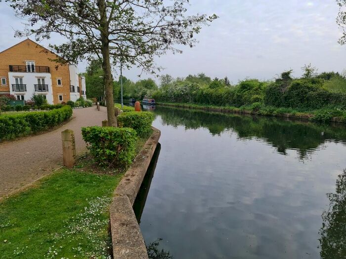 2 Bedroom Flat To Rent In Ovaltine Drive, Kings Langley, WD4