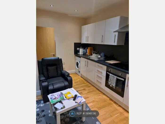 1 Bedroom Flat To Rent In Percy Road, London, N12