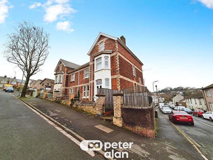 4 Bedroom Maisonette To Rent In Victoria Avenue, Newport, NP19