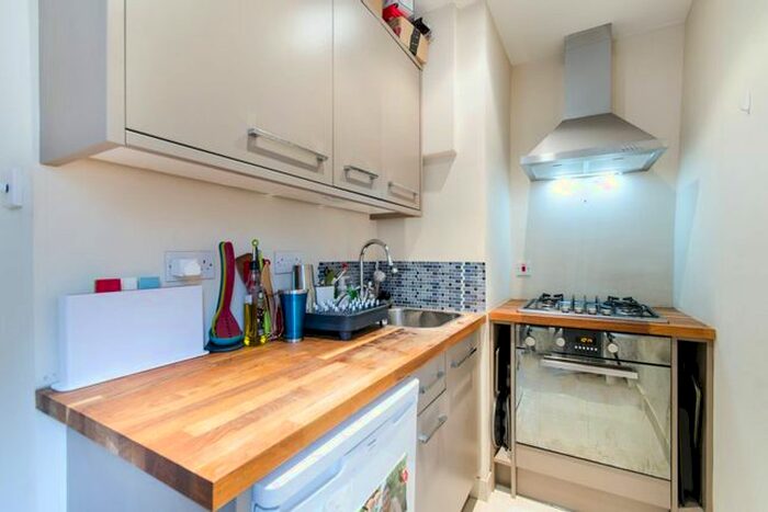 1 Bedroom Flat To Rent In Nevern Square, Earls Court, London, SW5