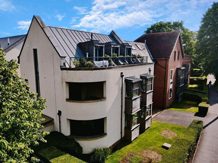 2 Bedroom Flat To Rent In Oaks Road, Tenterden, TN30