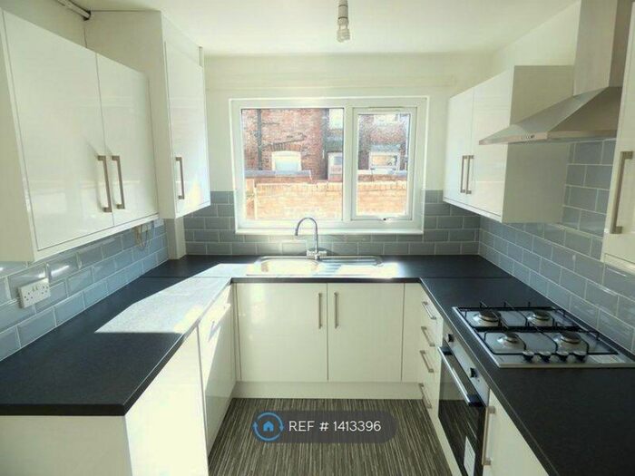 3 Bedroom Terraced House To Rent In Bailey Street, Manchester, M11