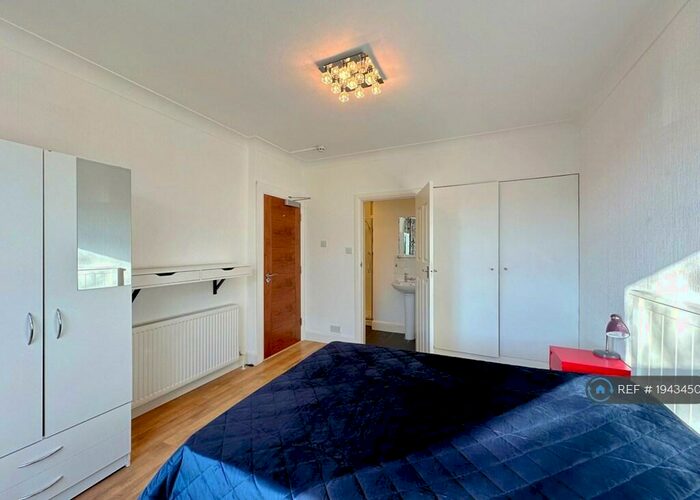 Studio To Rent In Cricklewood, London, NW2