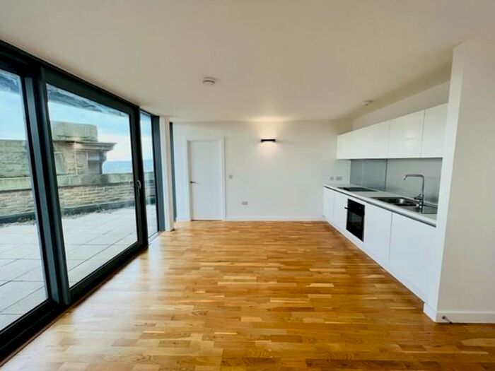 2 Bedroom Flat To Rent In Lilycroft Road, Bradford, BD9