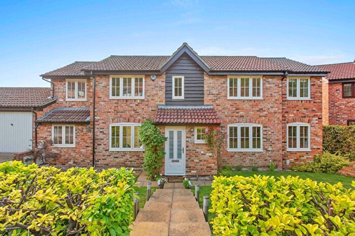 4 Bedroom Link Detached House For Sale In South Maundin, Hughenden Valley, HP14