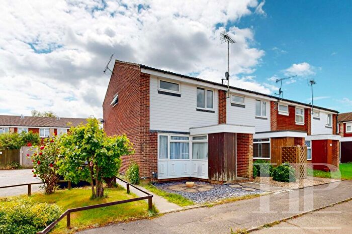 3 Bedroom End Of Terrace House To Rent In Holmcroft, Crawley, RH10
