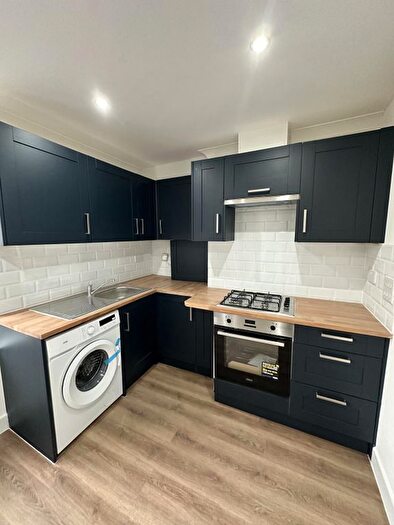 2 Bedroom Flat To Rent In Frances Street, London, SE18