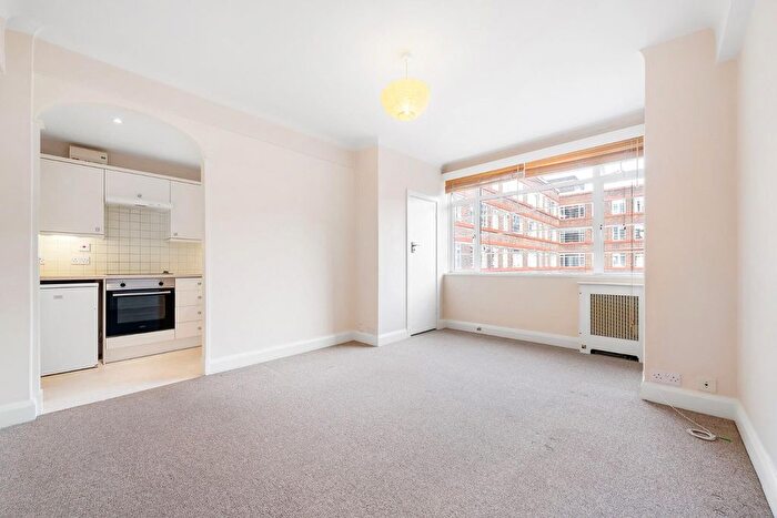 1 Bedroom Flat For Sale In Balham High Road, SW17