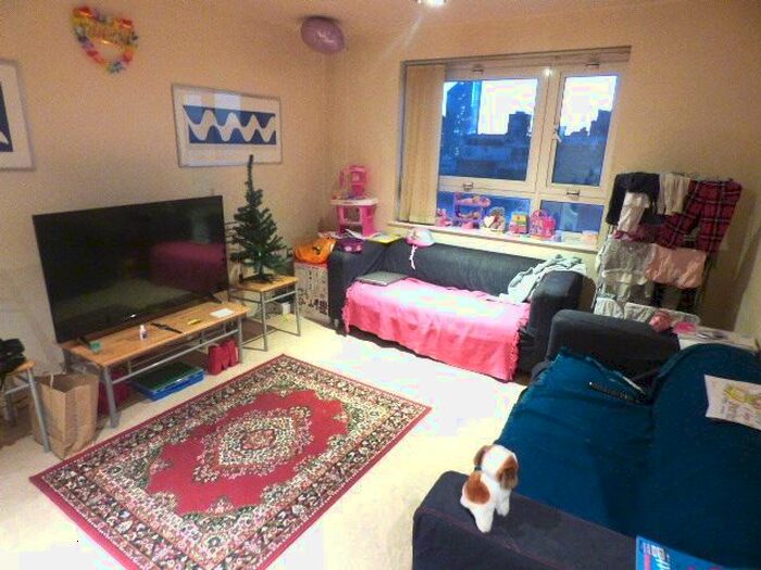 1 Bedroom Flat To Rent In Spectrum Tower, - Hainault Street, Ilford, IG1