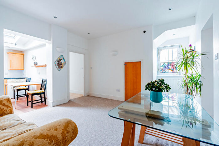 2 Bedroom Flat For Sale In Bradley Crescent, Shirehampton, Bristol, BS11