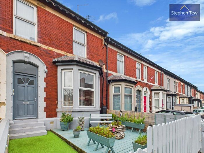3 Bedroom Flat For Sale In Cheltenham Road, Blackpool, FY1