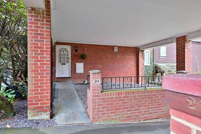 3 Bedroom Terraced House For Sale In Kemp Place, Bushey, WD23